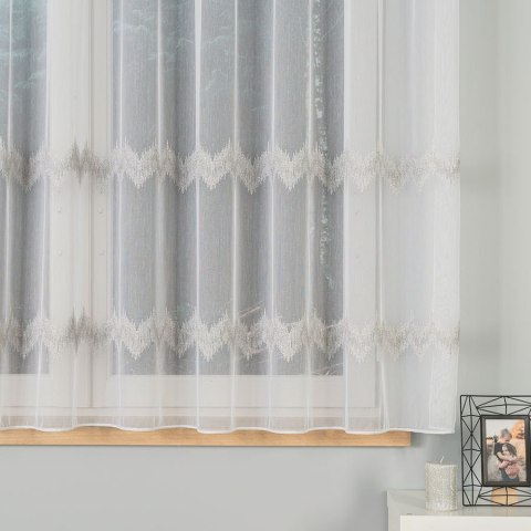 Firanka haftowana ze wzorem pasowym z ołowianką, wys.160cm, kolor biały z szarym i srebrnym 112750/OLO/002/000160/1 Firanka haftowana ze wzorem pasowym z ołowianką, wys.160cm, kolor biały z szarym i srebrnym 112750/OLO/002/000160/1
