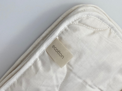 Kołdra naturalna całoroczna ecotton 220x240cm Kołdra naturalna całoroczna ecotton 220x240cm