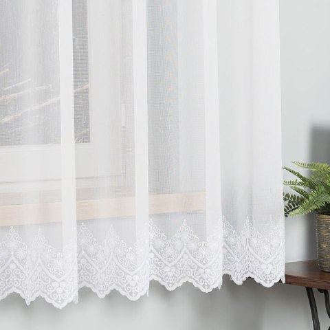 Firanka haftowana ze wzorem na samym dole, wys. 180cm, kolor biały 123397/768/001/000180/1 Firanka haftowana ze wzorem na samym dole, wys. 180cm, kolor biały 123397/768/001/000180/1