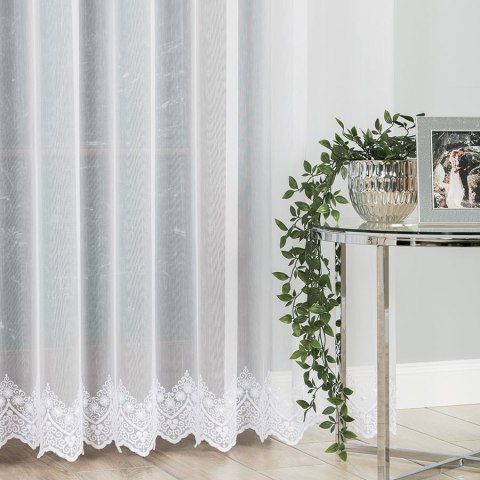 Firanka haftowana ze wzorem na samym dole, wys. 280cm, kolor biały 123397/768/001/000280/1 Firanka haftowana ze wzorem na samym dole, wys. 280cm, kolor biały 123397/768/001/000280/1