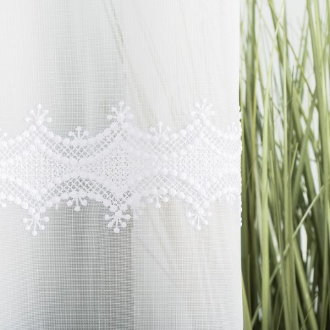 Firanka haftowana ze wzorem pasowym, wys. 120cm, kolor biały z błyskiem 082936/768/001/000120/1 Firanka haftowana ze wzorem pasowym, wys. 120cm, kolor biały z błyskiem 082936/768/001/000120/1
