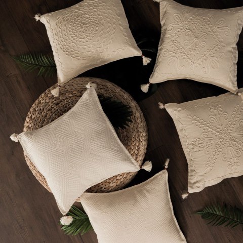 Poszewka dekoracyjna BOHO, 40x40cm, kolor kremowy 700012/POP/001/040040/1 Poszewka dekoracyjna BOHO, 40x40cm, kolor kremowy 700012/POP/001/040040/1