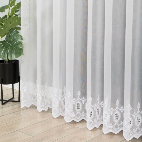 Firanka haftowana ze wzorem na samym dole, wys. 280cm, kolor biały 123946/768/001/000280/1 Firanka haftowana ze wzorem na samym dole, wys. 280cm, kolor biały 123946/768/001/000280/1