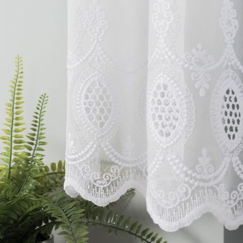 Firanka haftowana ze wzorem na samym dole, wys. 120cm, kolor biały 123946/768/001/000120/1 Firanka haftowana ze wzorem na samym dole, wys. 120cm, kolor biały 123946/768/001/000120/1