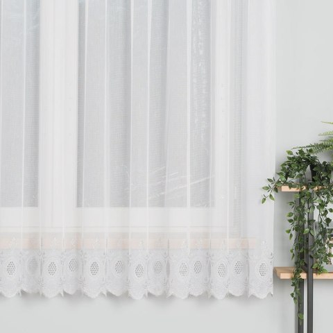 Firanka haftowana ze wzorem na samym dole, wys. 180cm, kolor biały z szarym 123946/768/002/000180/1 Firanka haftowana ze wzorem na samym dole, wys. 180cm, kolor biały z szarym 123946/768/002/000180/1