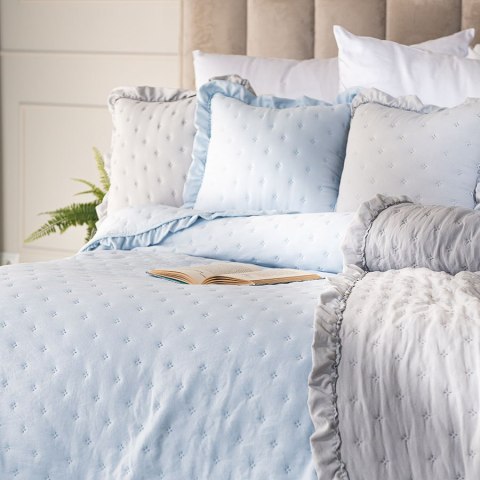 WERONA Narzuta dekoracyjna z falbaną w kropki, 200x220cm, kolor 302 baby blue WERONA/NAP/302/200220/1 WERONA Narzuta dekoracyjna z falbaną w kropki, 200x220cm, kolor 302 baby blue WERONA/NAP/302/200220/1