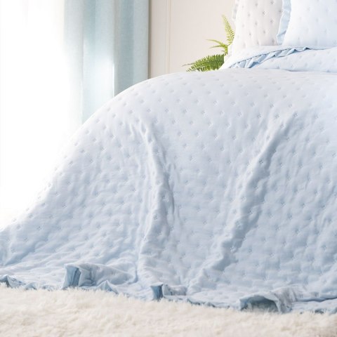 WERONA Narzuta dekoracyjna z falbaną w kropki, 220x240cm, kolor 302 baby blue WERONA/NAP/302/220240/1 WERONA Narzuta dekoracyjna z falbaną w kropki, 220x240cm, kolor 302 baby blue WERONA/NAP/302/220240/1