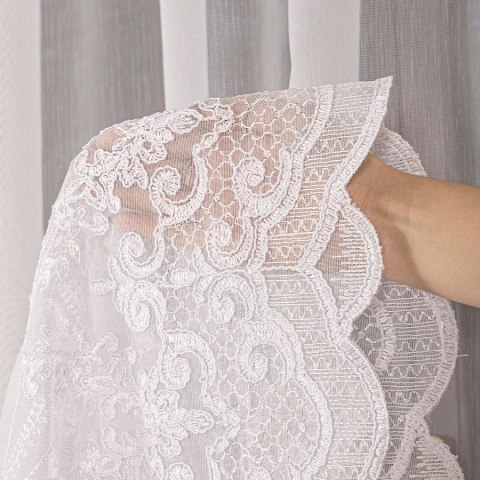 Firanka haftowana ze wzorem na samym dole, wys. 300cm, kolor biały 249769/768/001/000300/1 Firanka haftowana ze wzorem na samym dole, wys. 300cm, kolor biały 249769/768/001/000300/1