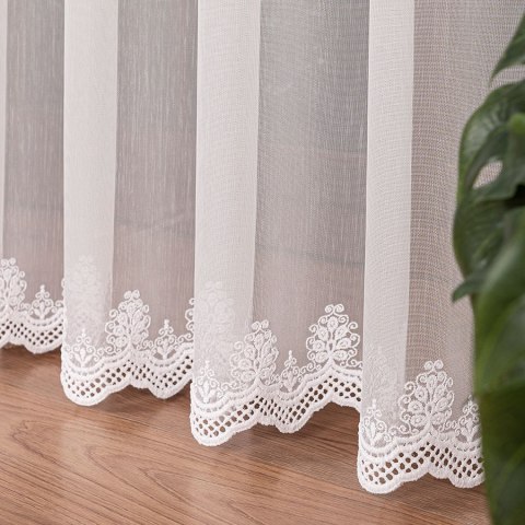 Firanka haftowana ze wzorem na samym dole, wys. 300cm, kolor biały 123512/768/001/000300/1 Firanka haftowana ze wzorem na samym dole, wys. 300cm, kolor biały 123512/768/001/000300/1