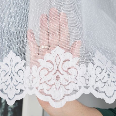 Firanka żakardowa ze wzorem na samym dole, wys. 170cm, kolor biały 023405/000/001/000170/1 Firanka żakardowa ze wzorem na samym dole, wys. 170cm, kolor biały 023405/000/001/000170/1