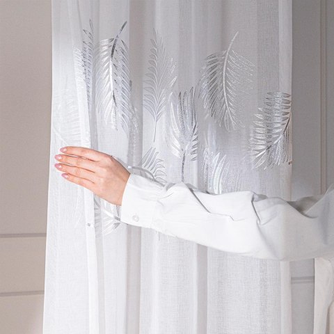 MARIETTA Firana gotowa na taśmie z ołowianką, 250x140cm , kolor biały ze srebrnym zdobieniem MARIETTA Firana gotowa na taśmie z ołowianką, 250x140cm , kolor biały ze srebrnym zdobieniem