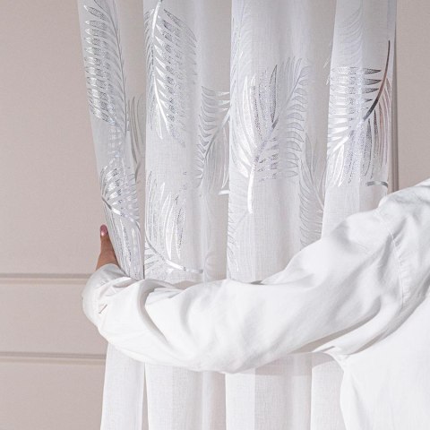 MARIETTA Firana gotowa na taśmie z ołowianką, 250x140cm , kolor biały ze srebrnym zdobieniem MARIETTA Firana gotowa na taśmie z ołowianką, 250x140cm , kolor biały ze srebrnym zdobieniem