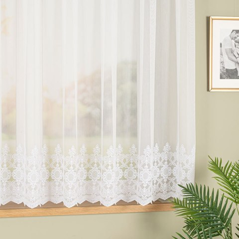 Firanka haftowana ze wzorem na samym dole, wys. 160cm, kolor biały 123597/768/001/000160/1 Firanka haftowana ze wzorem na samym dole, wys. 160cm, kolor biały 123597/768/001/000160/1