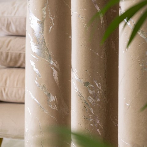MARMA Zasłona gotowa na przelotkach, 250x140cm, kolor 001 ciemny beżowy ze srebrnym nadrukiem na VELVI TD MARMA Zasłona gotowa na przelotkach, 250x140cm, kolor 001 ciemny beżowy ze srebrnym nadrukiem na VELVI TD