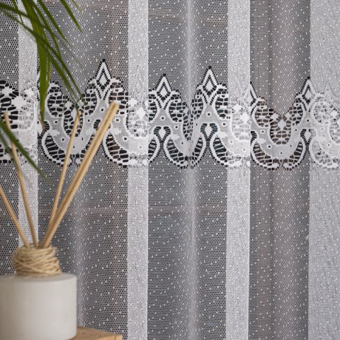 Firanka żakardowa ze wzorem pasowym, wys. 300cm, kolor biały 361270/000/001/000300/1