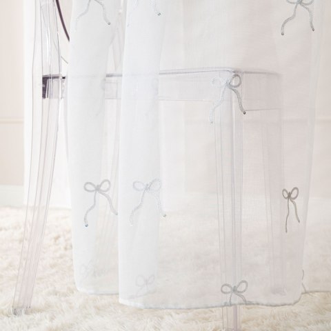 KOKARDKA Firana gotowa na etaminie, haftowana na przelotkach z ołowianką, 250x140cm, kolor biały/srebrny