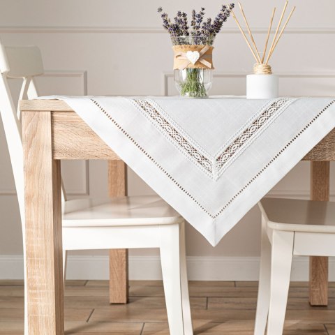 SELVIA Serweta z gipiurą, 85x85cm, kolor biały 250200/KSP/L01/085085/1 SELVIA Serweta z gipiurą, 85x85cm, kolor biały 250200/KSP/L01/085085/1