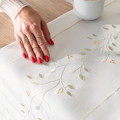 ZIELONA MELODIA Bieżnik z haftem, 38cmx140cm, kolor biały 291829/KSP/L01/038140/1 ZIELONA MELODIA Bieżnik z haftem, 38cmx140cm, kolor biały 291829/KSP/L01/038140/1