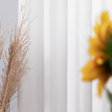 BASIC Zasłona gotowa na przelotkach (srebro chrom), 300x145cm, kolor 010 biały TD0005/ZGP/010/145301/1